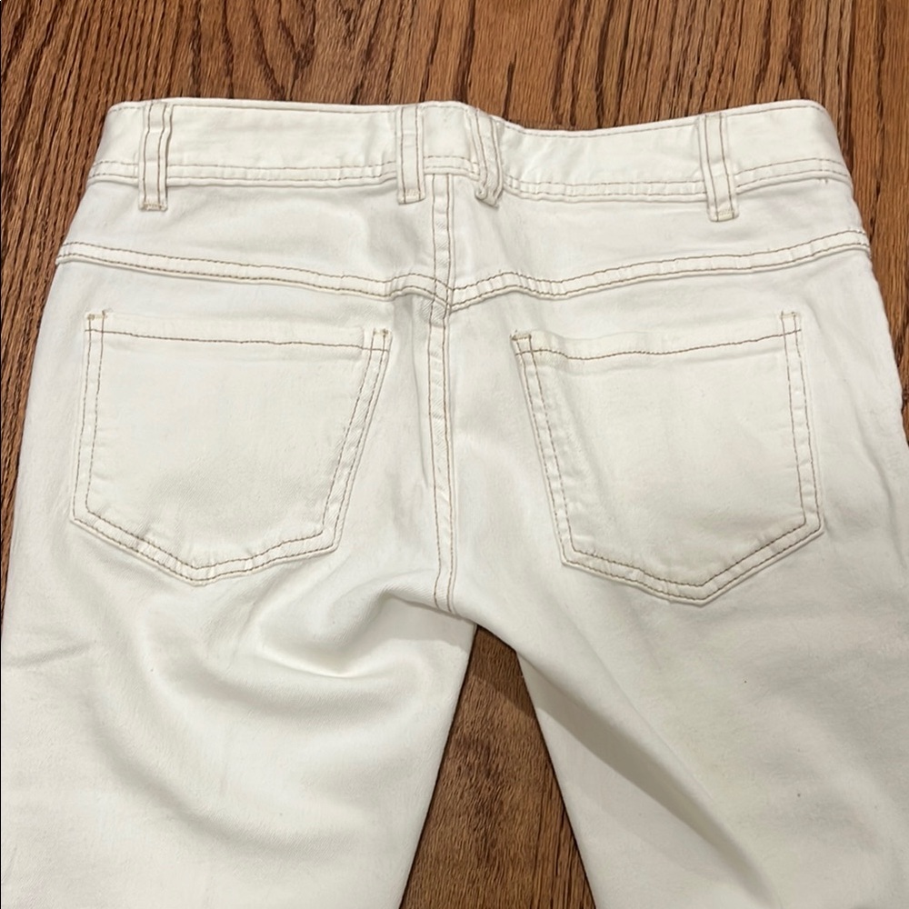 Free People White Ankle Cropped Jeans with Distressed Hem/knees - Picture 8 of 10